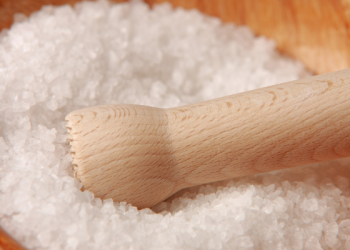 Uap Air Garam, Cara Mudah dan Alami Hilangkan Komedo