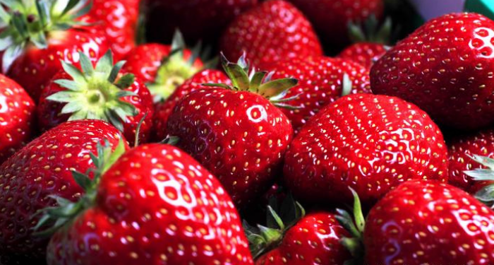 Strawberry Bisa Bantu Kempiskan Mata Bengkak Akibat Begadang