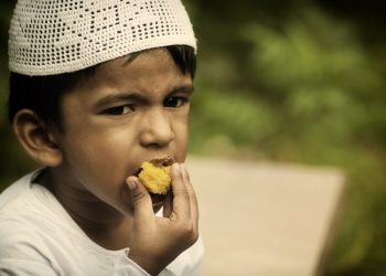 5 Cara Menjaga Anak Tetap Bugar Selama Berpuasa