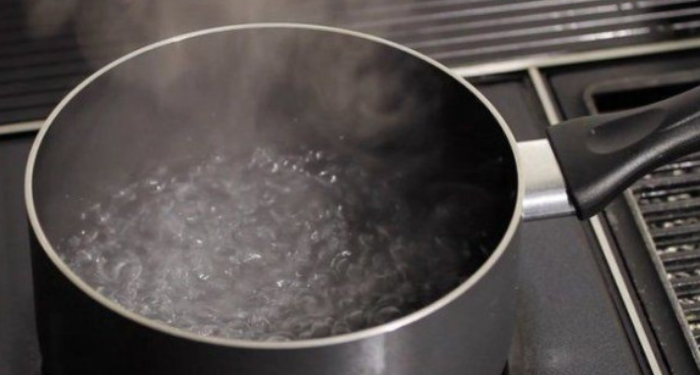 Hilangkan Komedo dengan Uap Air Panas