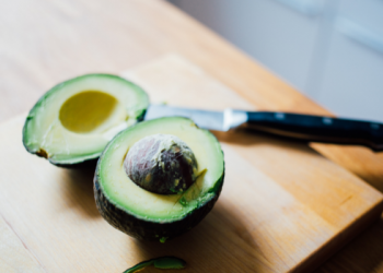 Membuat Sendiri Masker Alpukat untuk Kulit Wajah Selembut Kulit Bayi