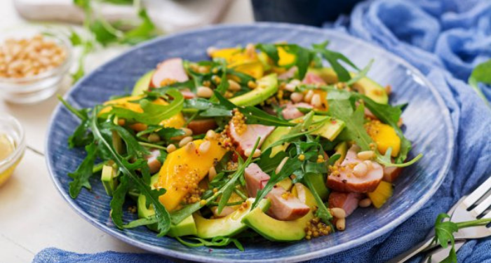 Resep Salad Mangga dengan Ayam Asap, Menu Penutup yang Sempurna