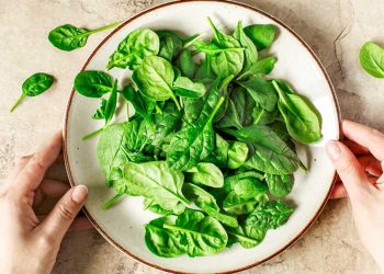 Rajin Makan Bayam Bisa Bikin Perut Rata
