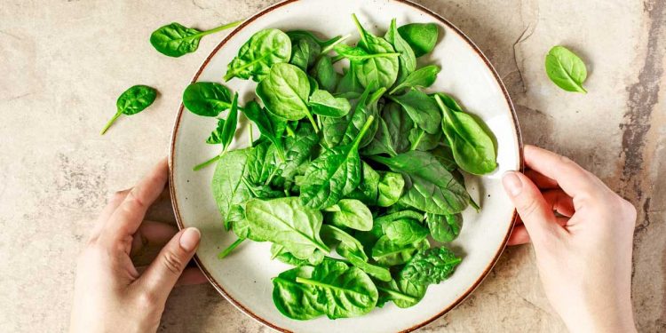 Rajin Makan Bayam Bisa Bikin Perut Rata