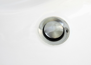 Membuang Air Panas di Lubang Kamar Mandi, Bolehkah?