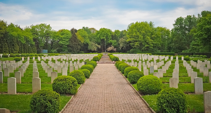Bolehkah Wanita Mengiringi Jenazah ke Kubur?