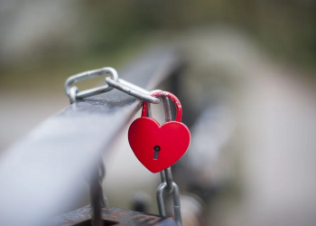 Seharusnya Pasangan Suami Istri Saling Percaya
