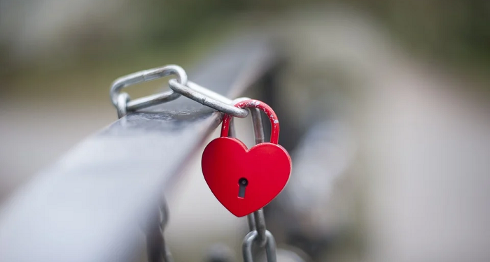 Seharusnya Pasangan Suami Istri Saling Percaya