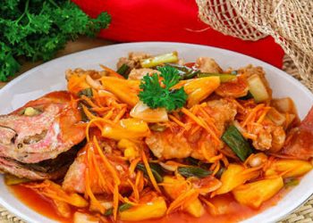 Segarkan Harimu dengan Semangkuk Sup Kakap Merah