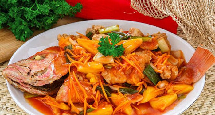 Segarkan Harimu dengan Semangkuk Sup Kakap Merah