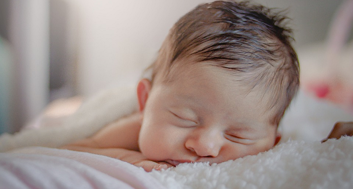 Batita Suka Jungkir Balik? Jangan Dilarang, Lakukan 7 Tip Berikut