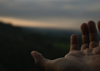 Ingat, Jangan Bersentuhan Sebelum Halal