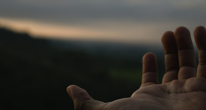 Ingat, Jangan Bersentuhan Sebelum Halal