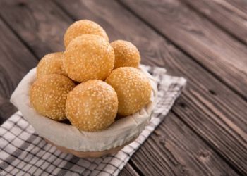 Sajian Onde-Onde Hangat di Musim Hujan untuk Keluarga