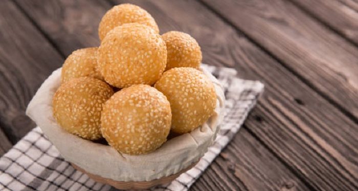 Sajian Onde-Onde Hangat di Musim Hujan untuk Keluarga