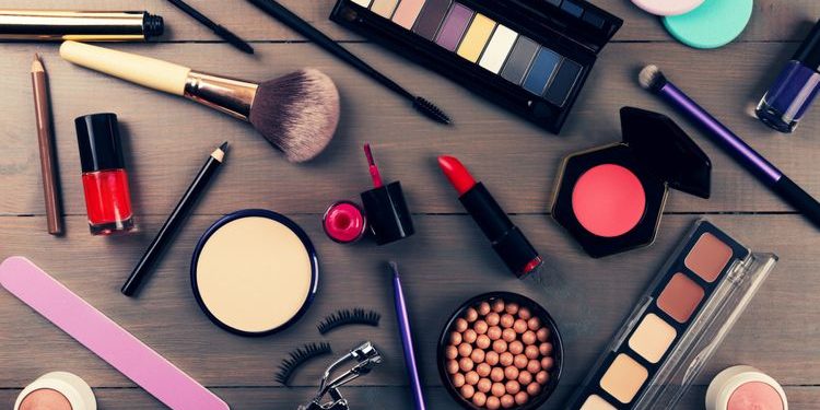 Tahukah Bunda, Ini Alasan Mengapa Alkohol dalam Kosmetik Berbahaya