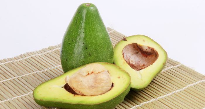 Rambut tetap halus dan berkilau dengan vitamin E dan alpukat