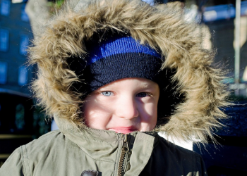 Bunda, Yuk Ketahui Tahap Kemampuan si Kecil dalam Berpakaian