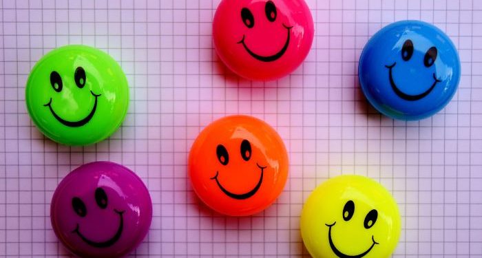 Jadilah teladan untuk anak dalam mengelola emosi