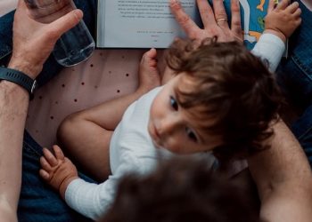 Ayah Bunda, Inilah 6 Manfaat Berkisah untuk Anak