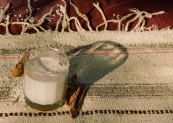 Membuat masker air beras dan susu