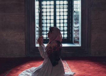 Tips mengatasi gelisah istri yang suaminya sibuk bekerja di luar
