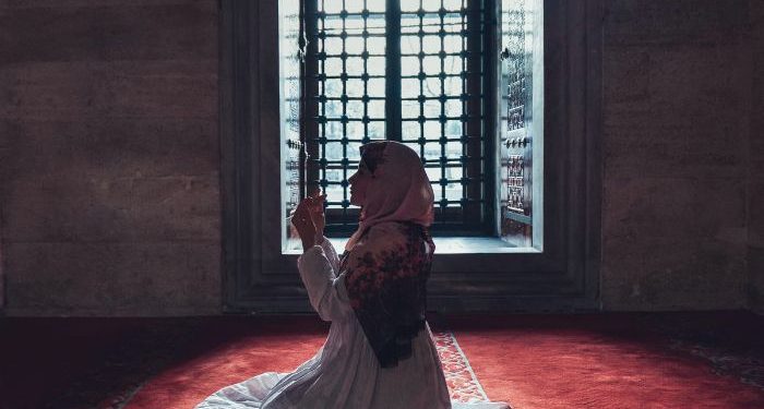 Tips mengatasi gelisah istri yang suaminya sibuk bekerja di luar