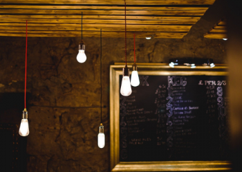 Apakah Hina Menjadi Pelayan Suami?