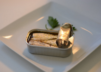 Soal Cacing dalam Sarden, Ini Penjelasan Syariahnya