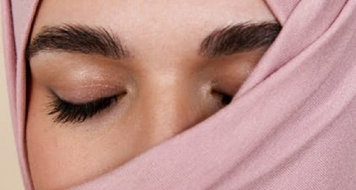 Cadar dan Memori Jilbab Beracun