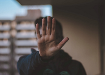 Bunda, Berhentilah Merendahkan Anakmu