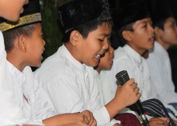 Melepas Anak “Merantau” ke Pesantren