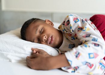 5 Tips Membuat Anak Berani Tidur Sendiri
