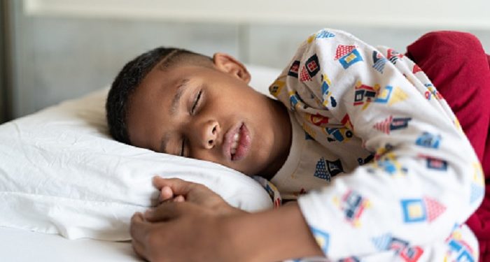 5 Tips Membuat Anak Berani Tidur Sendiri
