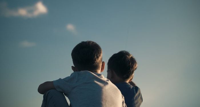 Anak-Anak mendengarkan dengan mata mereka