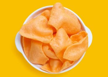 Tips menggoreng kerupuk agar renyah dan merekah
