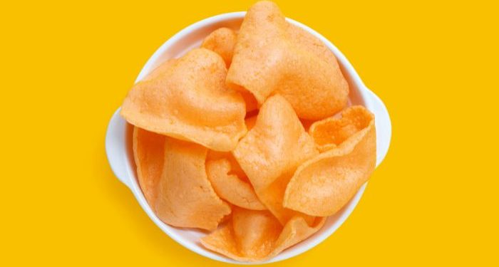Tips menggoreng kerupuk agar renyah dan merekah