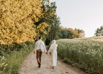 10 Kewajiban istri terhadap suami