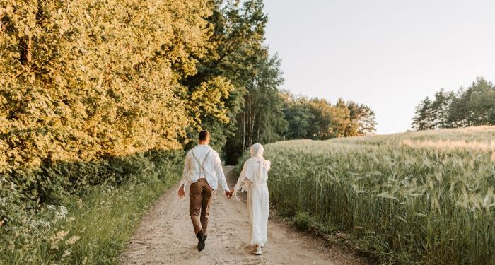 10 Kewajiban istri terhadap suami