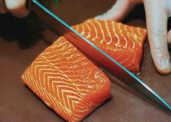Santap Siang Akhir Pekan dengan Salmon Saus Mangga