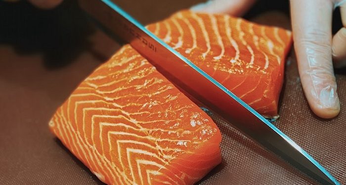 Santap Siang Akhir Pekan dengan Salmon Saus Mangga