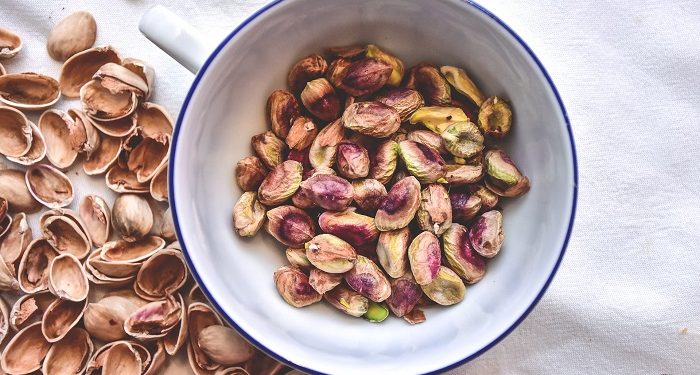 3 Trik Membuka Kacang Pistachio