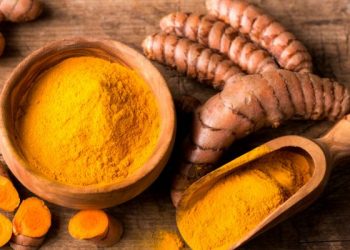 Cerahkan Kulit Wajah dengan Masker Kunyit Buatan Sendiri