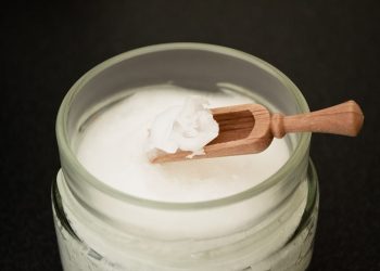 Tiga Manfaat Minyak Kelapa untuk Wajah dan Bibir