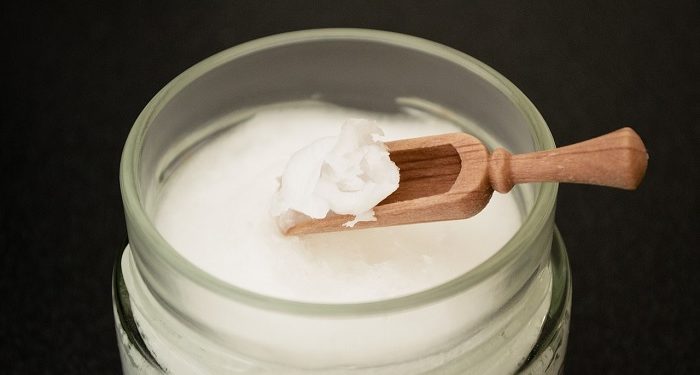 Tiga Manfaat Minyak Kelapa untuk Wajah dan Bibir