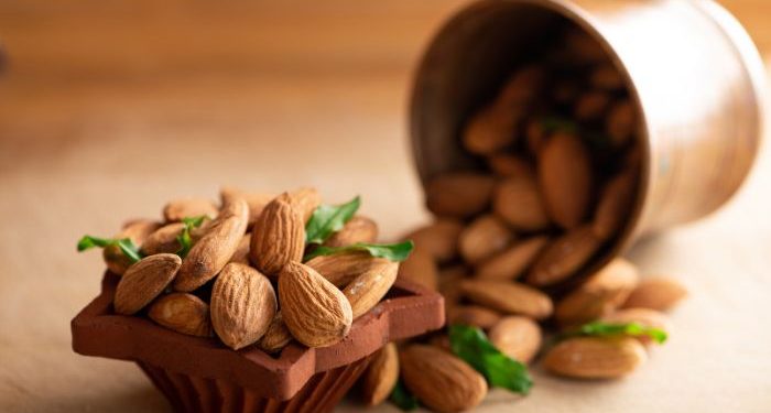 Menghilangkan bekas luka dengan masker almond