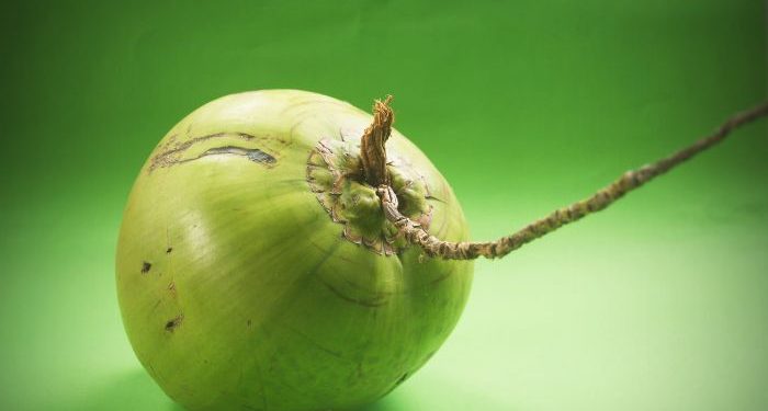 Manfaat air kelapa hijau