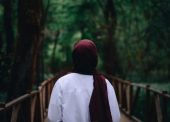 Melepas jilbab karena takut dipecat