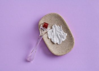 Sering Facial? Ibu Muda Perlu Coba Facial Kristal Ini