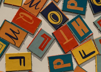 Wajib Diketahui, Ini Tiga Tahapan Perkembangan Bahasa pada Anak